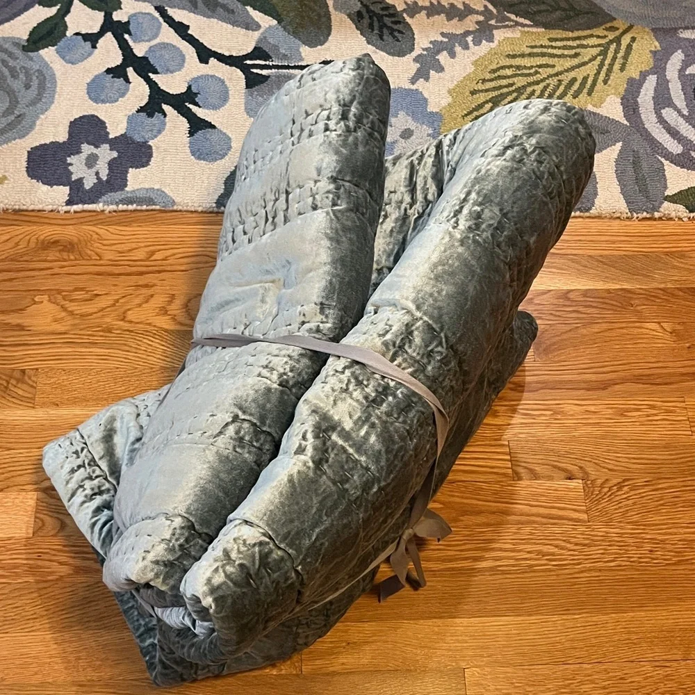 Anthropologie Lustered Velvet Alastair Quilt Size Queen NWT